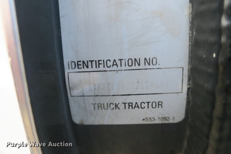 image for item DB10100 2007 Kenworth T600 semi truck