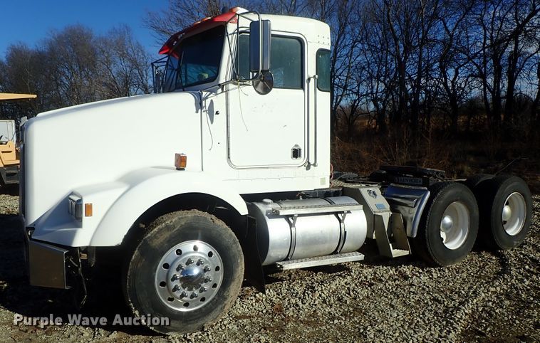 image for item DC3443 1993 Kenworth T450 semi truck