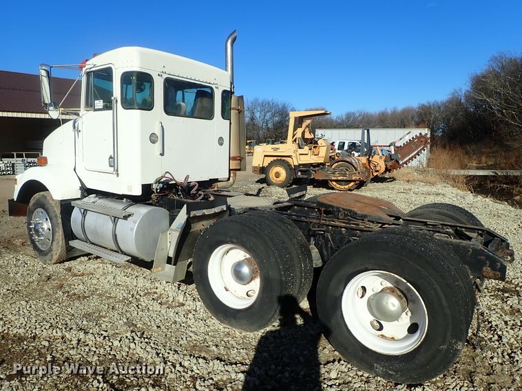 image for item DC3443 1993 Kenworth T450 semi truck