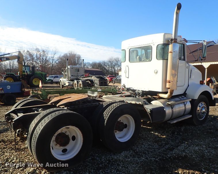 image for item DC3443 1993 Kenworth T450 semi truck