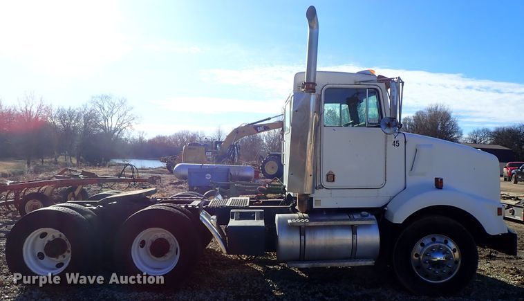 image for item DC3443 1993 Kenworth T450 semi truck