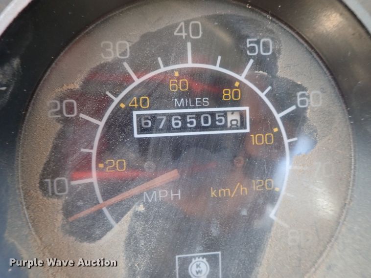 image for item DC3443 1993 Kenworth T450 semi truck