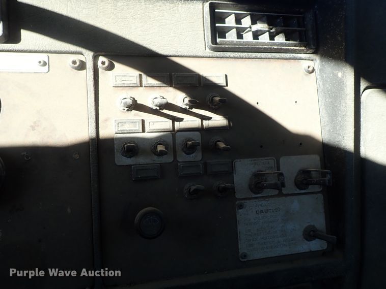 image for item DC3443 1993 Kenworth T450 semi truck