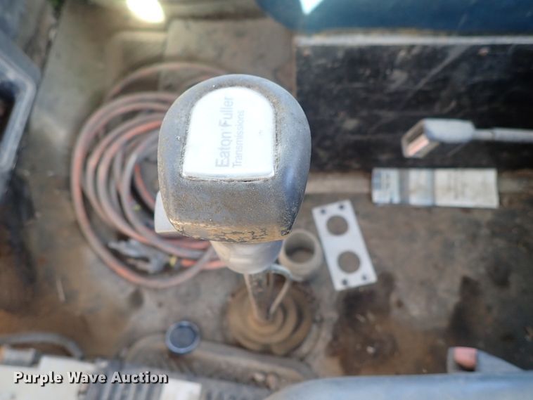 image for item DC3443 1993 Kenworth T450 semi truck