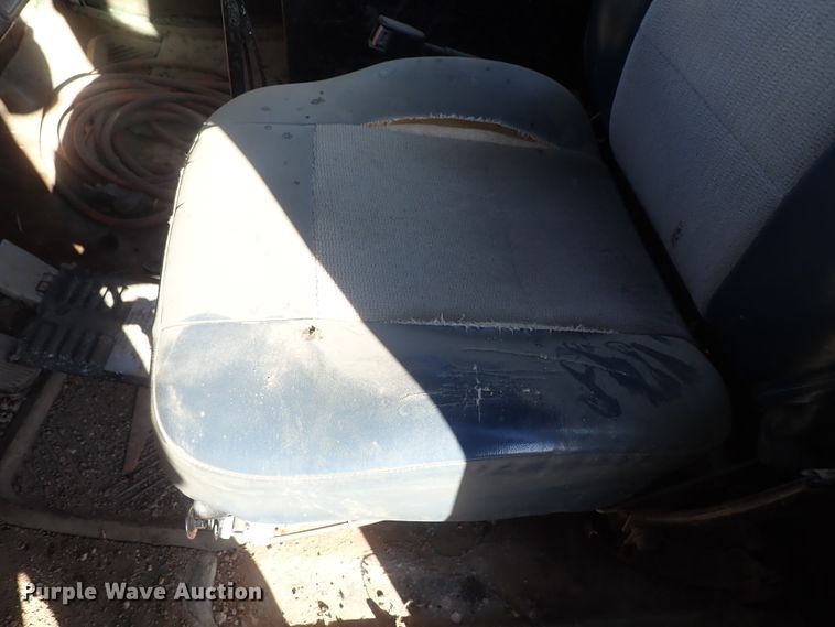 image for item DC3443 1993 Kenworth T450 semi truck