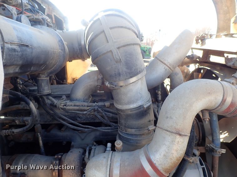 image for item DC3443 1993 Kenworth T450 semi truck