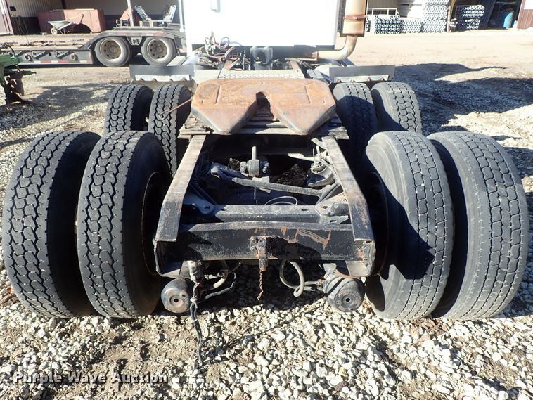 image for item DC3443 1993 Kenworth T450 semi truck