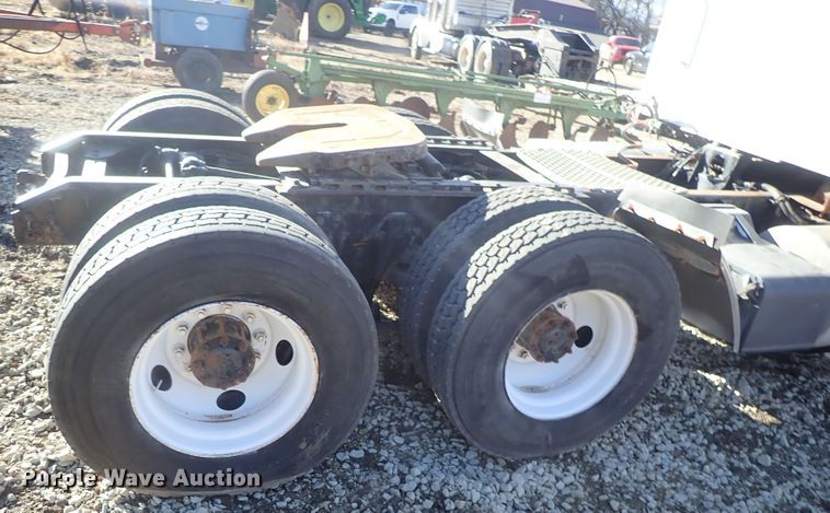 image for item DC3443 1993 Kenworth T450 semi truck