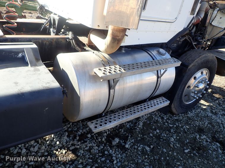 image for item DC3443 1993 Kenworth T450 semi truck