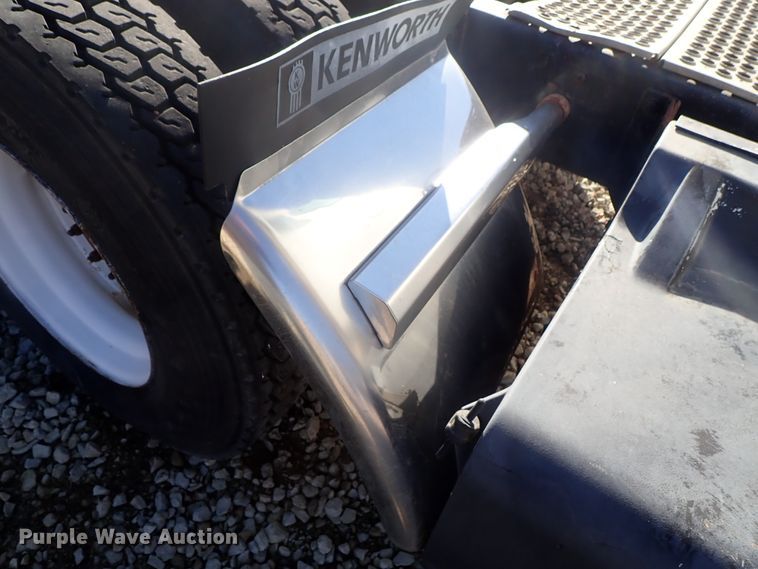 image for item DC3443 1993 Kenworth T450 semi truck