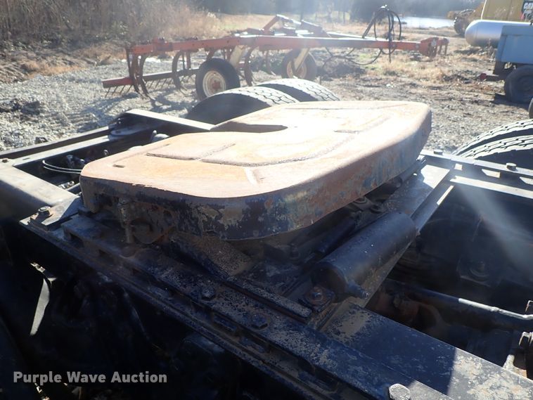 image for item DC3443 1993 Kenworth T450 semi truck