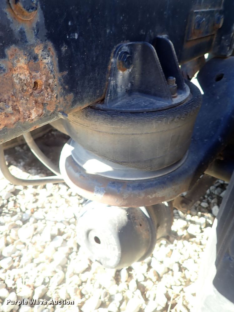 image for item DC3443 1993 Kenworth T450 semi truck