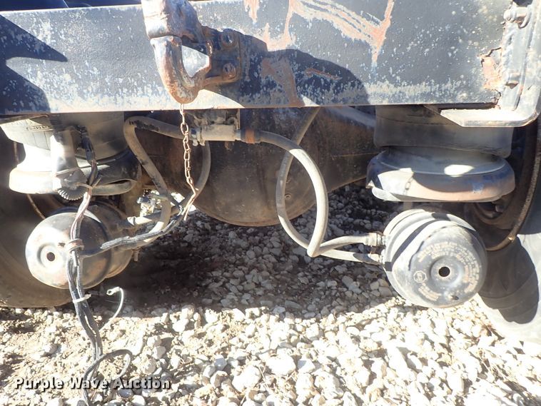 image for item DC3443 1993 Kenworth T450 semi truck