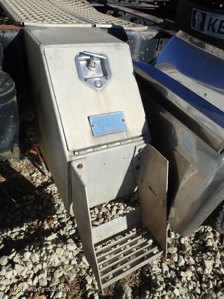 image for item DC3443 1993 Kenworth T450 semi truck