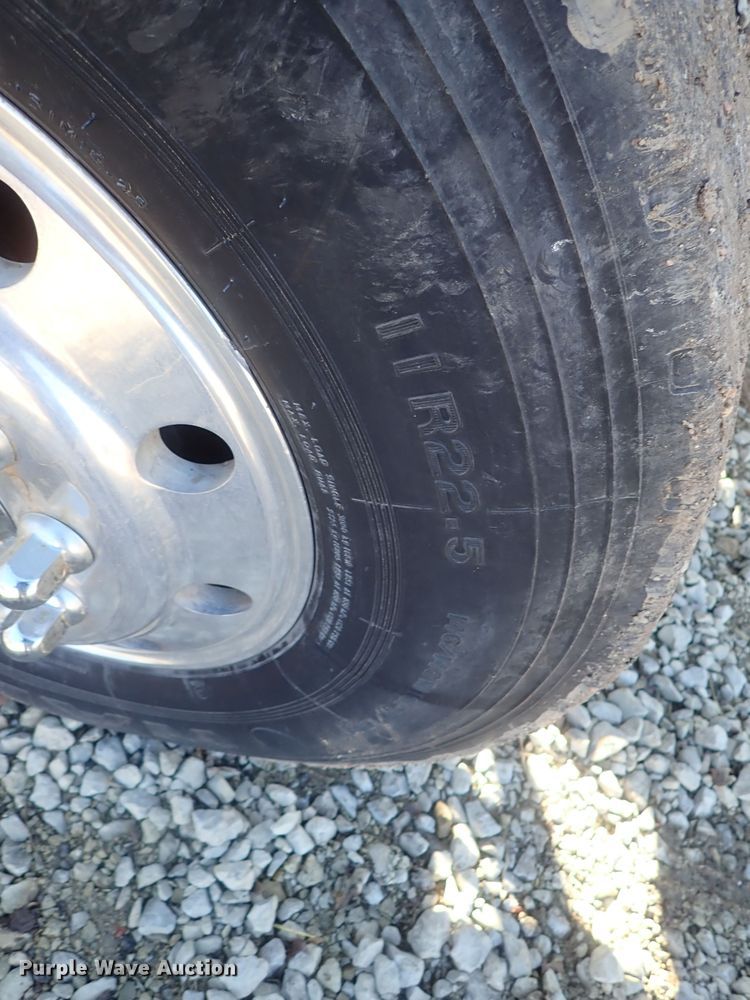 image for item DC3443 1993 Kenworth T450 semi truck