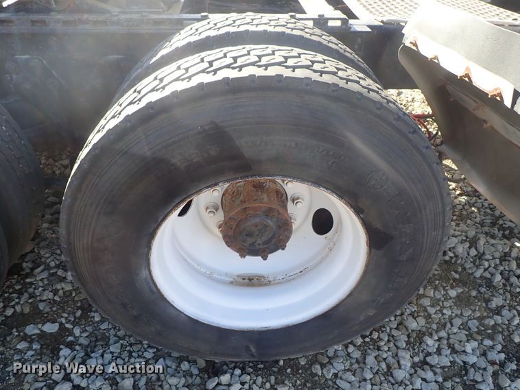 image for item DC3443 1993 Kenworth T450 semi truck