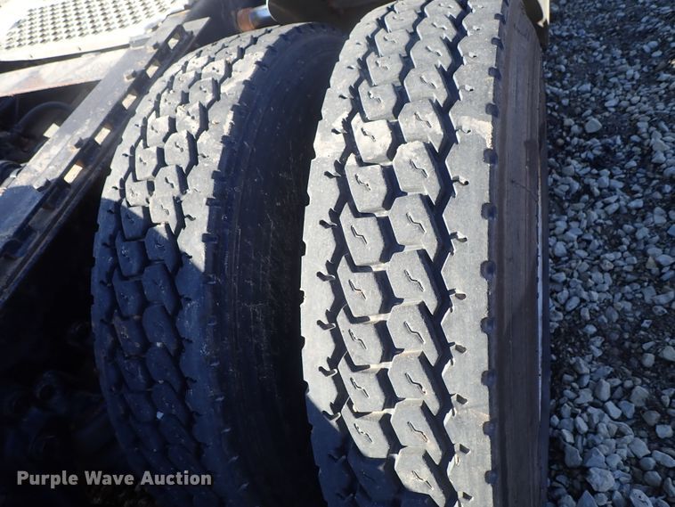 image for item DC3443 1993 Kenworth T450 semi truck