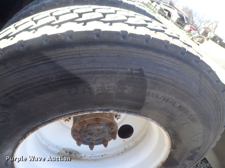 image for item DC3443 1993 Kenworth T450 semi truck