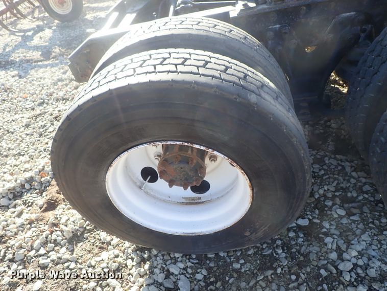 image for item DC3443 1993 Kenworth T450 semi truck