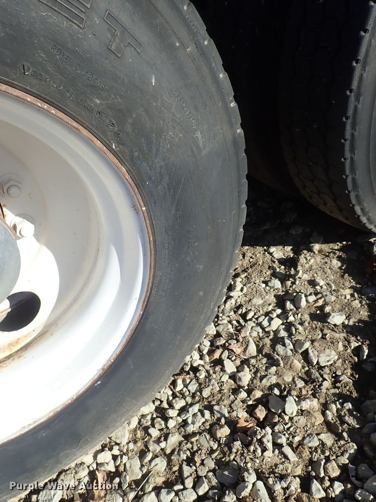 image for item DC3443 1993 Kenworth T450 semi truck