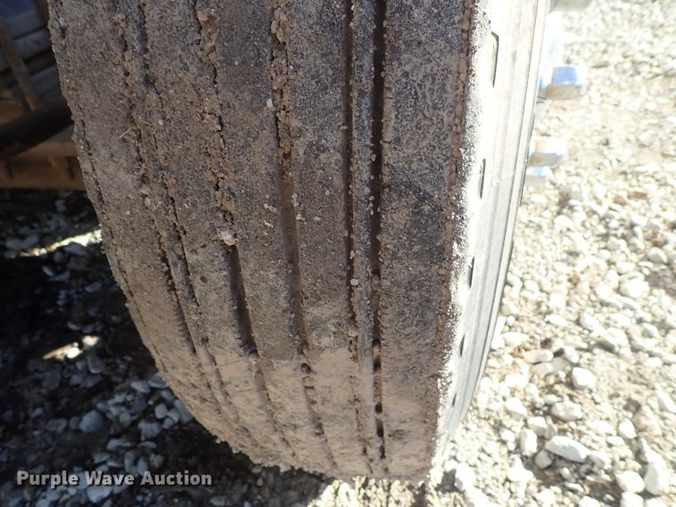 image for item DC3443 1993 Kenworth T450 semi truck