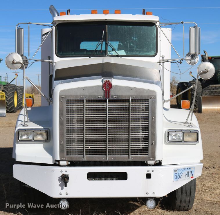 image for item DD6056 2005 Kenworth T800 semi truck