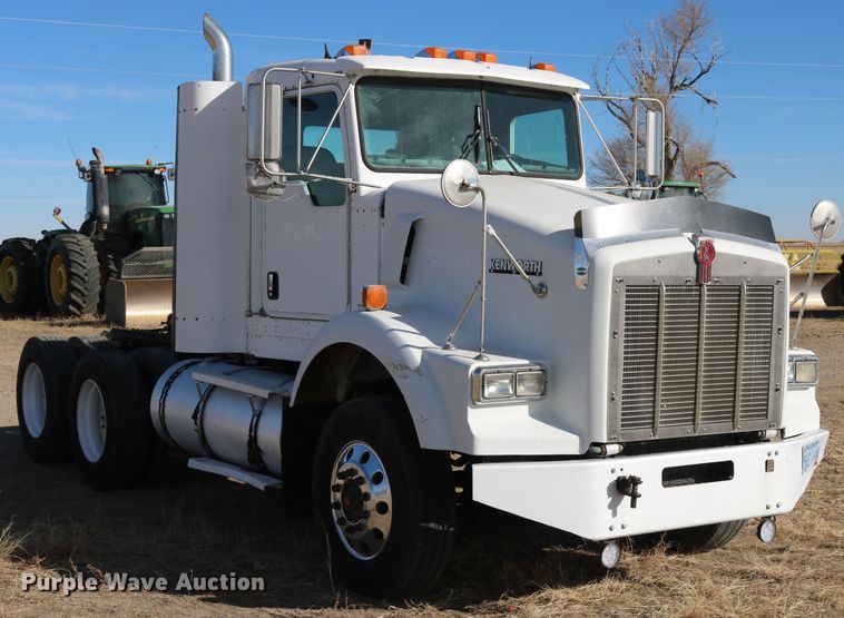 image for item DD6056 2005 Kenworth T800 semi truck