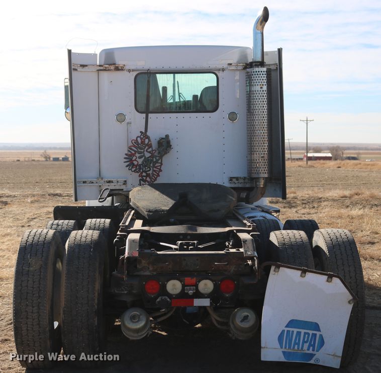 image for item DD6056 2005 Kenworth T800 semi truck