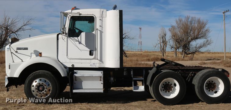 image for item DD6056 2005 Kenworth T800 semi truck