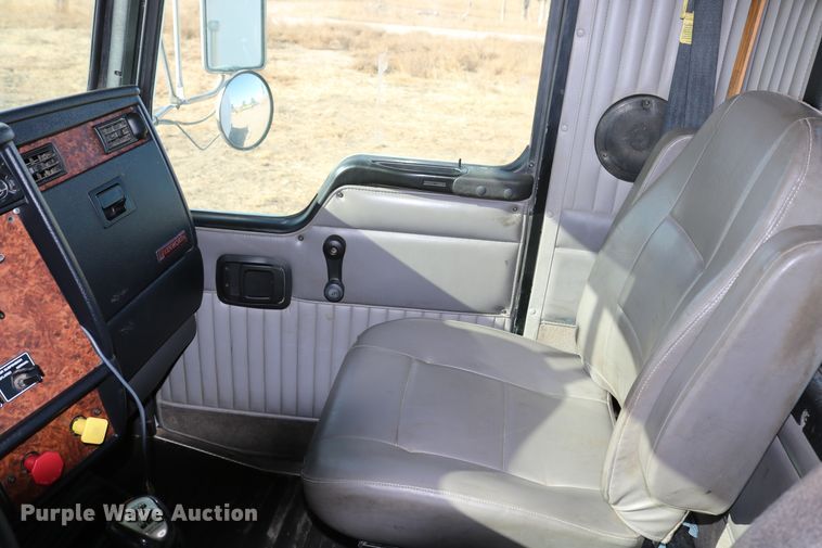 image for item DD6056 2005 Kenworth T800 semi truck