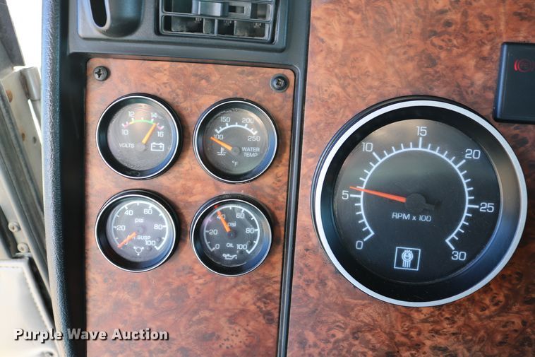 image for item DD6056 2005 Kenworth T800 semi truck