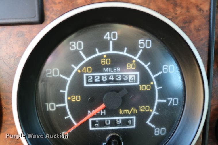 image for item DD6056 2005 Kenworth T800 semi truck