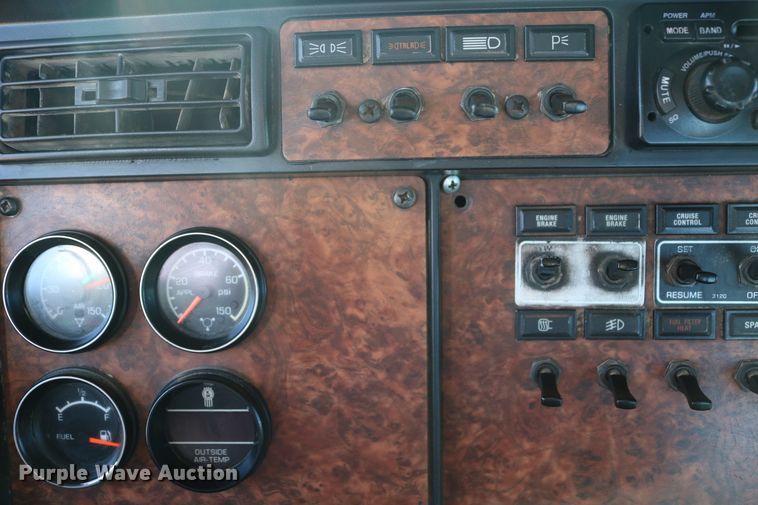 image for item DD6056 2005 Kenworth T800 semi truck