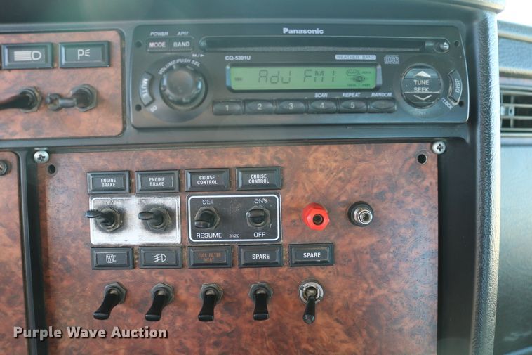 image for item DD6056 2005 Kenworth T800 semi truck