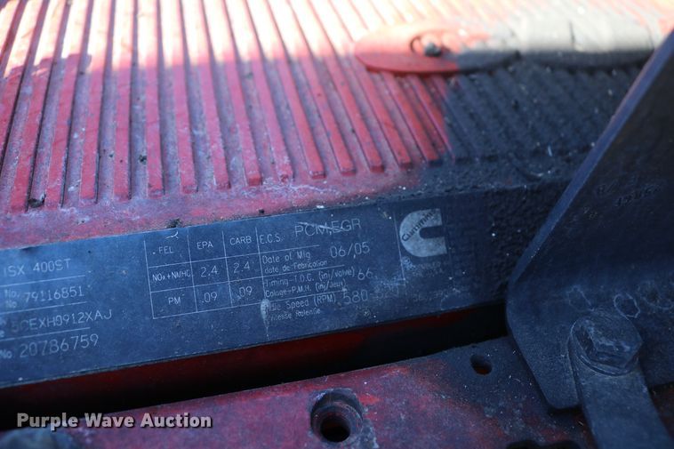 image for item DD6056 2005 Kenworth T800 semi truck