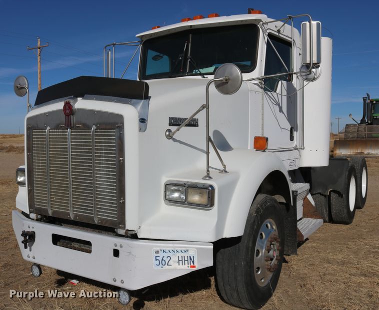 image for item DD6056 2005 Kenworth T800 semi truck