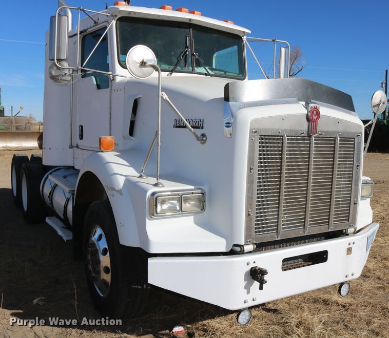 image for item DD6056 2005 Kenworth T800 semi truck