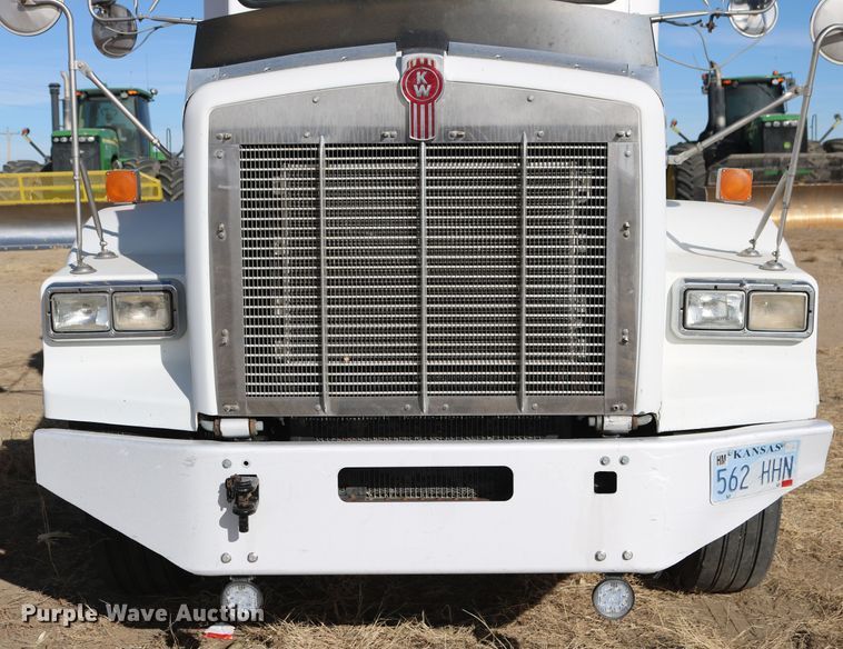 image for item DD6056 2005 Kenworth T800 semi truck