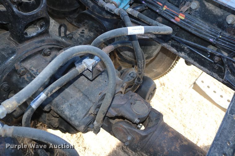 image for item DD6056 2005 Kenworth T800 semi truck