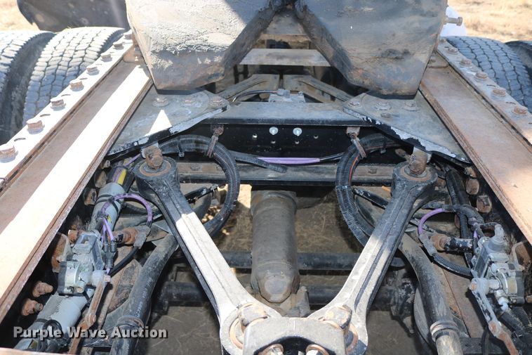 image for item DD6056 2005 Kenworth T800 semi truck