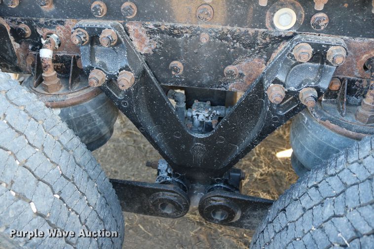 image for item DD6056 2005 Kenworth T800 semi truck