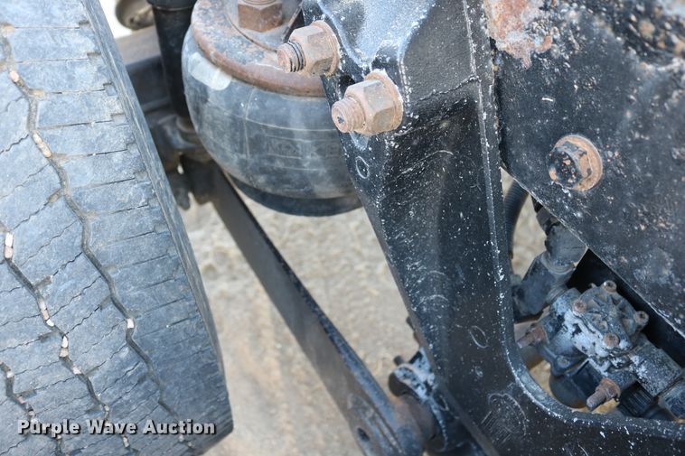 image for item DD6056 2005 Kenworth T800 semi truck