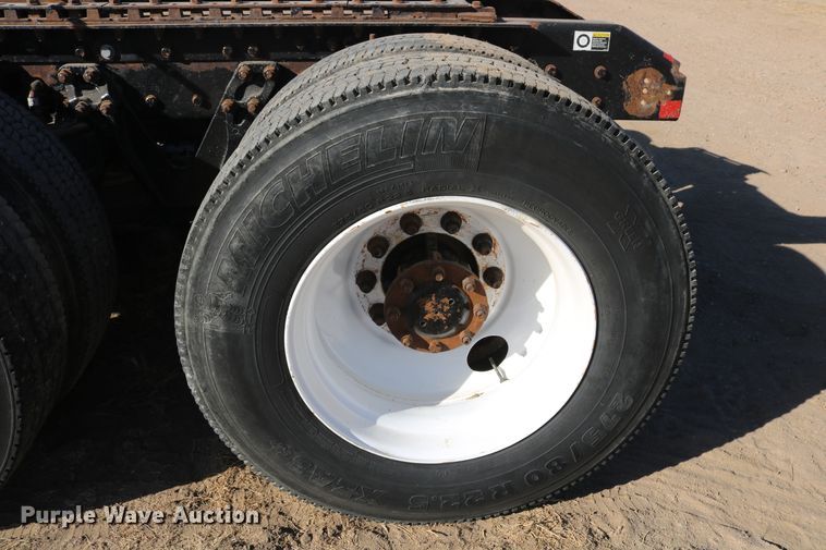 image for item DD6056 2005 Kenworth T800 semi truck