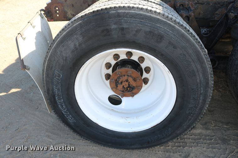 image for item DD6056 2005 Kenworth T800 semi truck