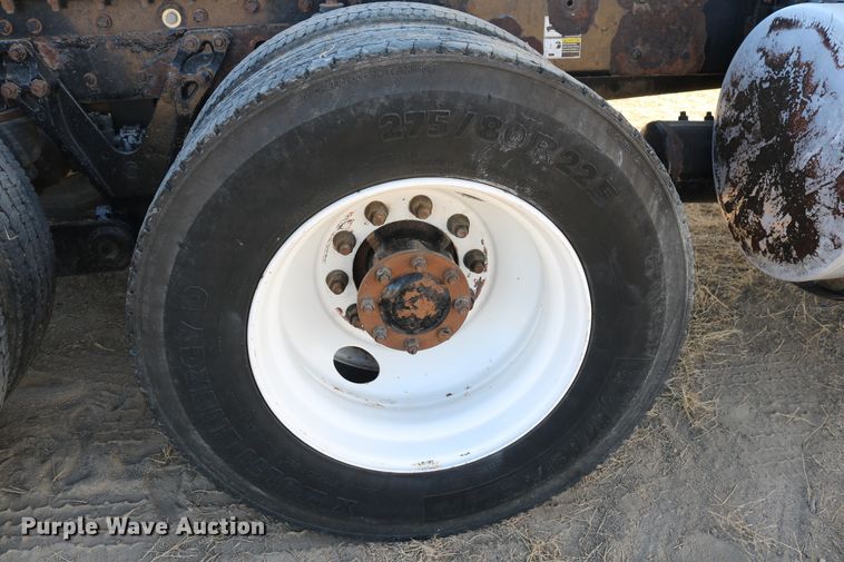 image for item DD6056 2005 Kenworth T800 semi truck