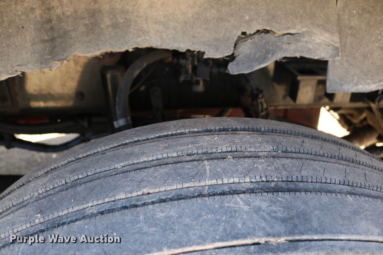 image for item DD6056 2005 Kenworth T800 semi truck