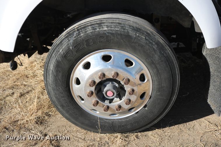 image for item DD6056 2005 Kenworth T800 semi truck