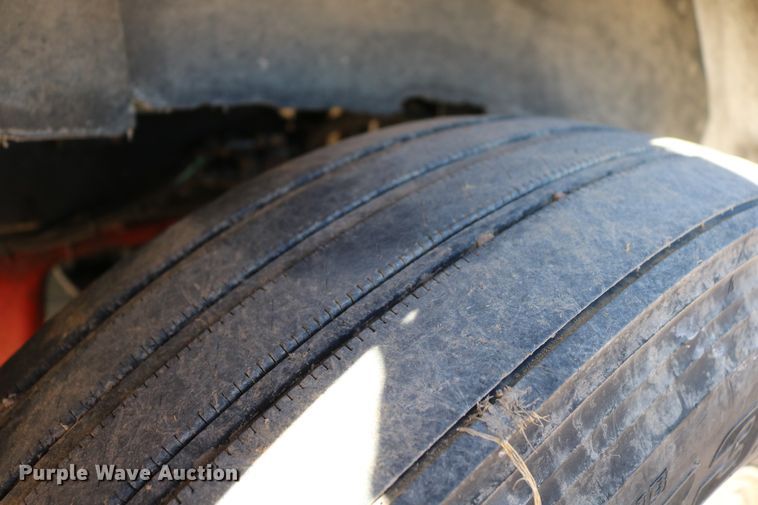 image for item DD6056 2005 Kenworth T800 semi truck