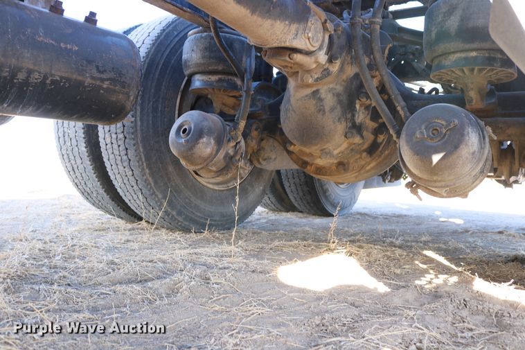 image for item DD6056 2005 Kenworth T800 semi truck