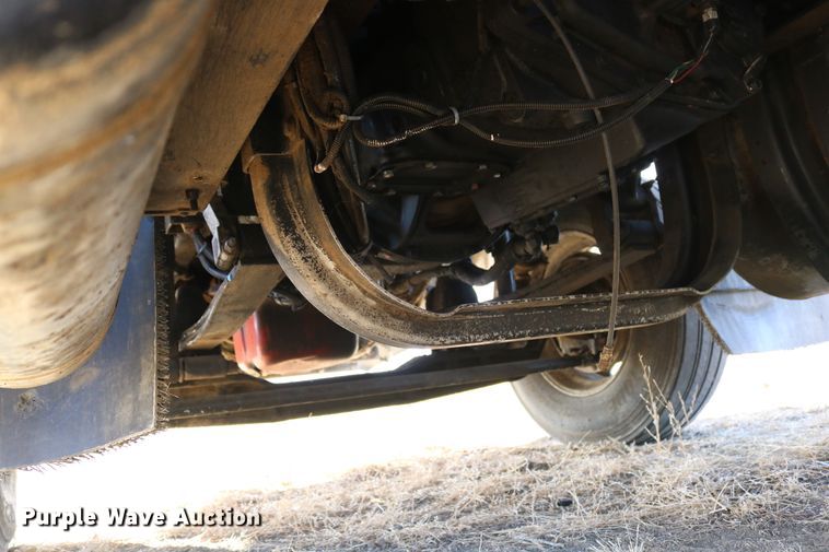 image for item DD6056 2005 Kenworth T800 semi truck